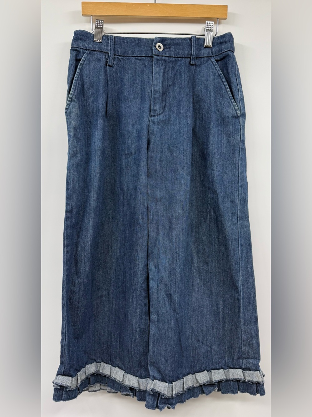 Earth Music & Ecology Denim Capri Ruffled Wide Leg Jeans Pearls Details M Japan